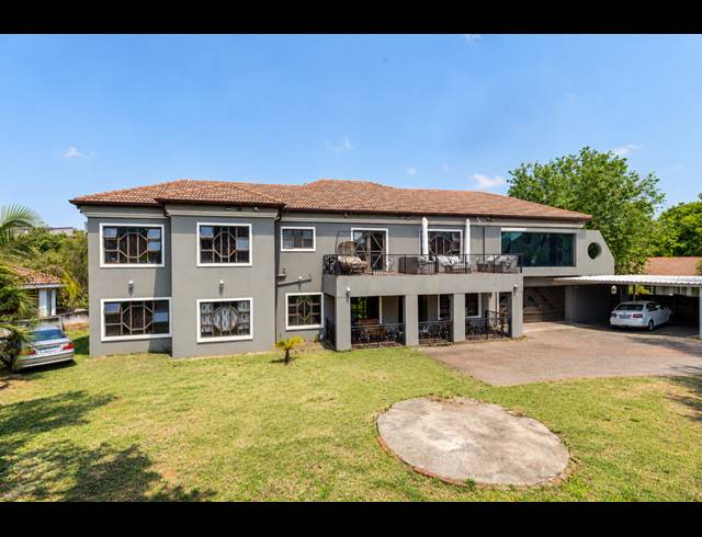 6 BEDROOM FREESTANDING FOR SALE IN VORNA VALLEY
